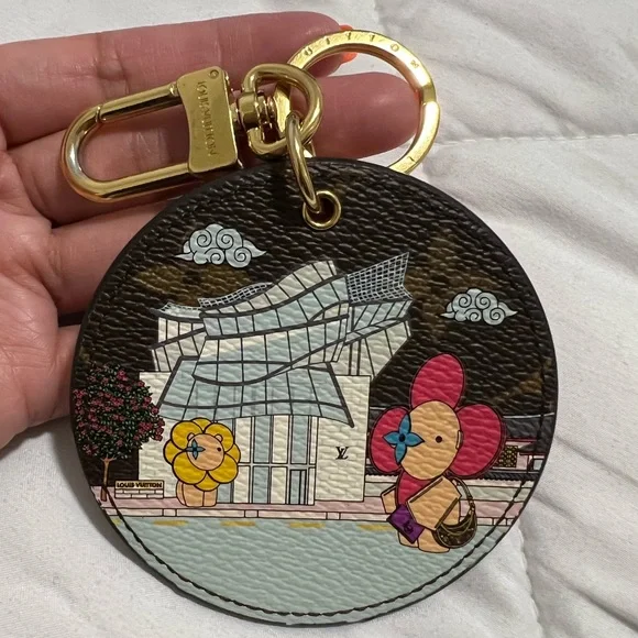 Sold!!Authentic ILLUSTRE XMAS SEOUL BAG CHARM AND KEY HOLDER- Holiday Collection - Picture 4 of 4